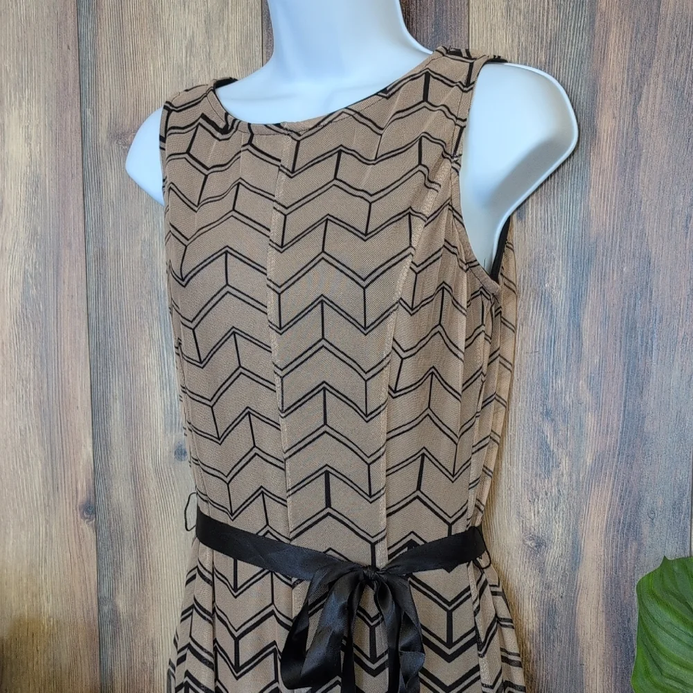 Haani Black and Tan Chevron Midi Sleeveless Petite Dress PM C500 - Picture 2 of 10